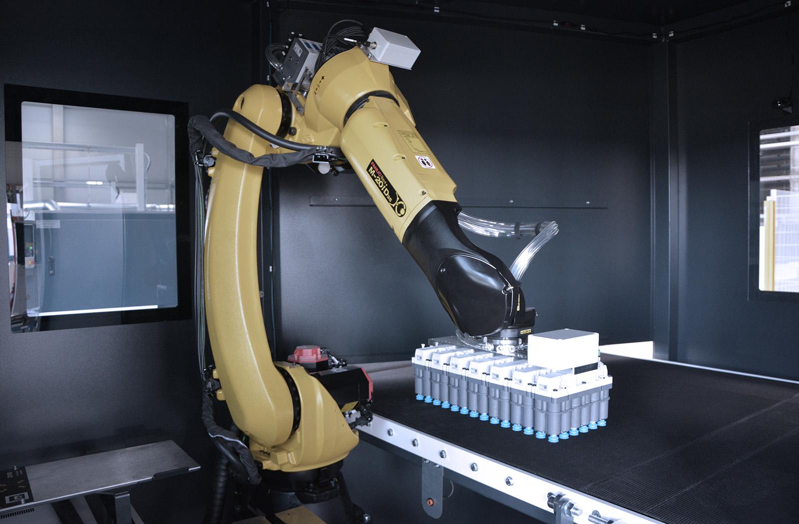 robot-cell-for-automated-sheet-metal-handling